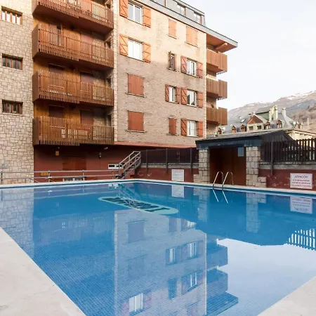 Peaceful In With Swimming Pool Apartament